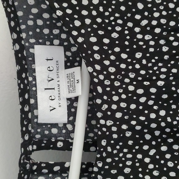 Velvet By Graham and Spencer polkadot blouse size medium - Picture 4 of 6